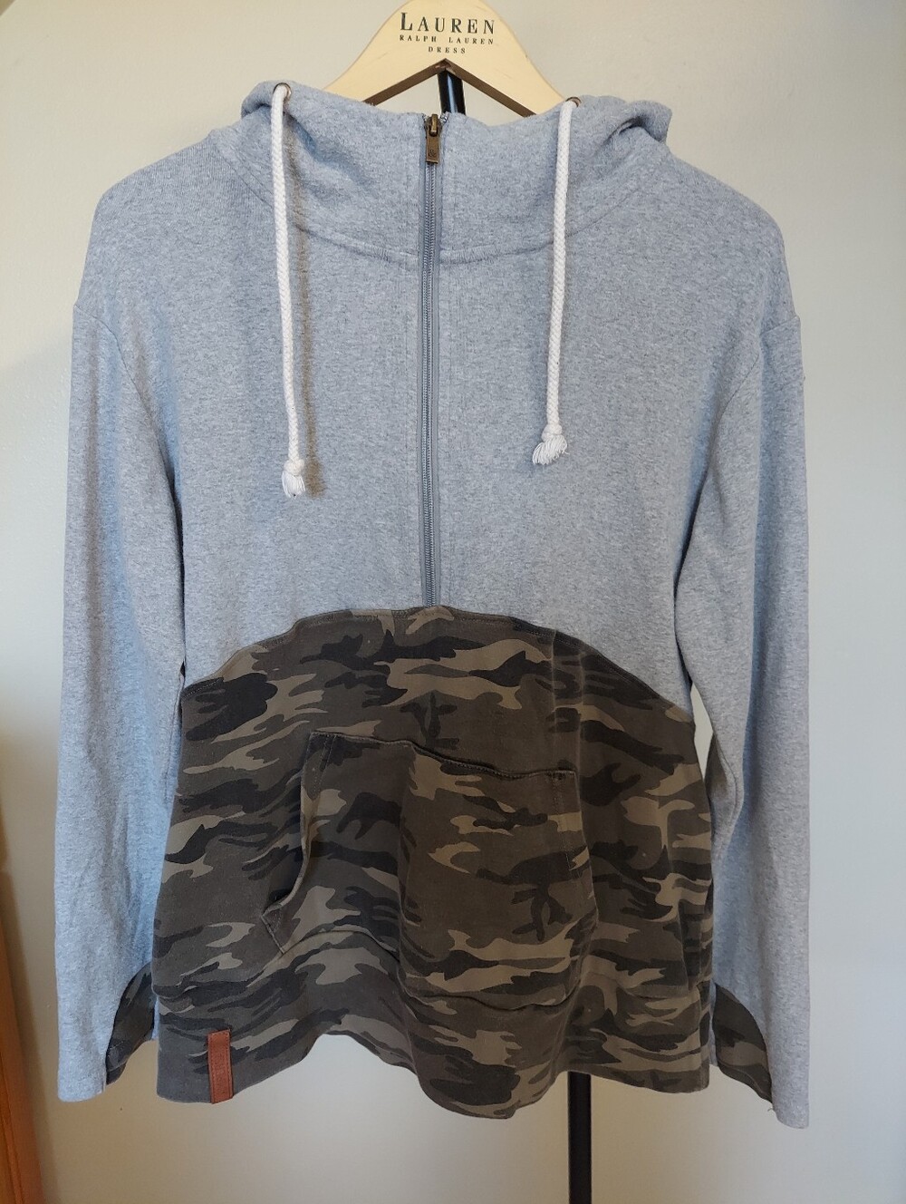 Ampersand Avenue Half-Zip Hoodie in the "Cadet Cutie" style Sz XL  Grey - Camo